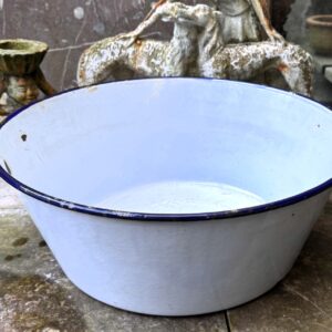 5305513010.jpg Charmante Franse emaillen waskom met oren en blauw randje – jaren ’30