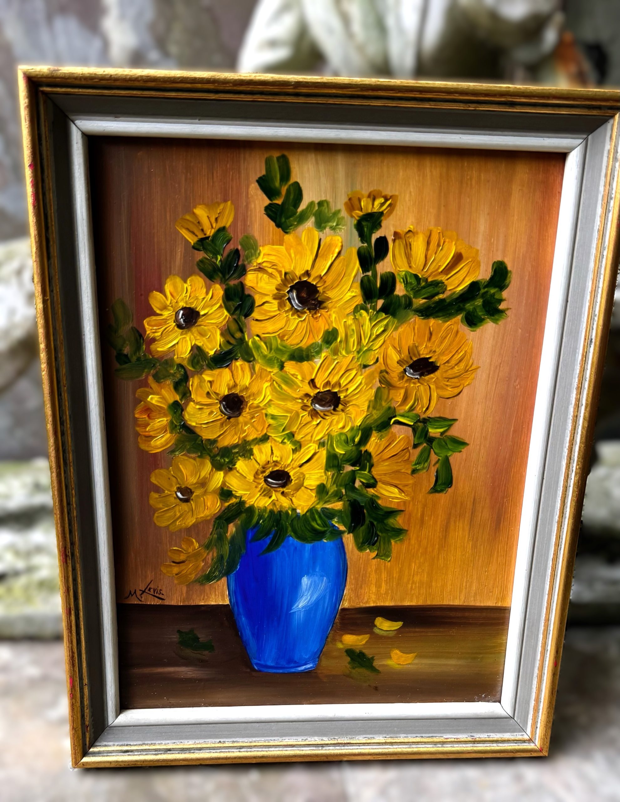 5305513121.jpg Zonnebloemen in Blauwe Vaas – Gesigneerd Impressionistisch Meesterwerk van M. Levis