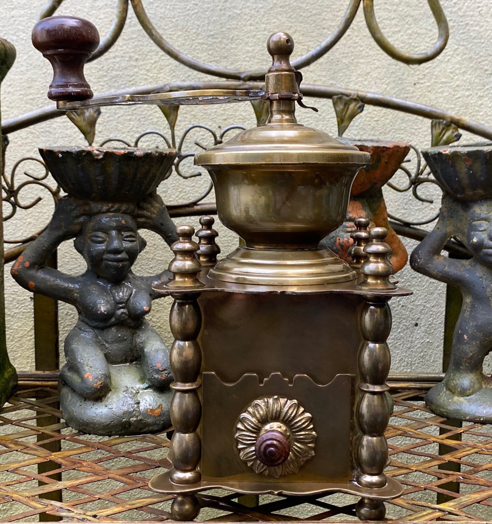 5305513239.jpg Decoratieve koperen koffiemolen Frankrijk – jaren 50