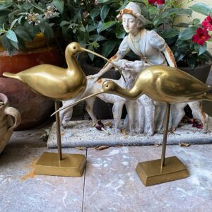Uniek paar vintage steltlopers – Italië, goudkleurige messing sculpturen op verstevigde staander