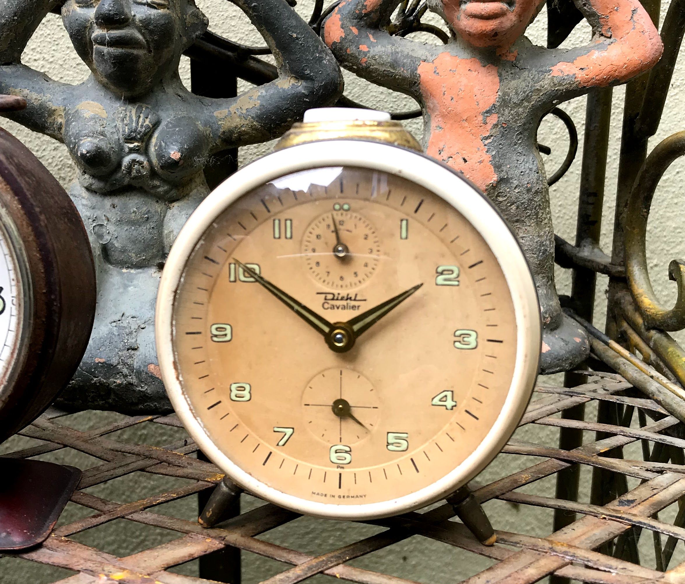 5305514322.jpg Diehl Cavalier wekker ca. 1950–1960 – Grijsblauw met dubbele subdials