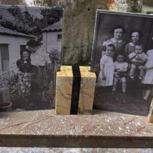 Art Deco dubbele fotolijst met ritme, glans en balans —Twee zielen, één sokkel — in verstilde harmonie