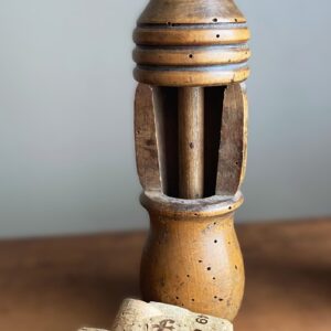 5305515973.jpg Antieke Franse houten Bouchonneuse - wijnfleskurker uit de 19de eeuw