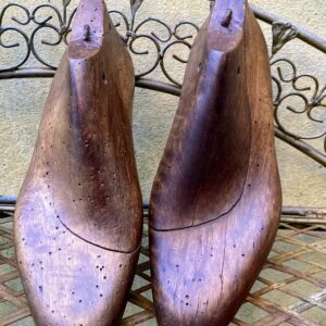5305517717.jpg Koppel antieke houten schoenleesten - maat 43 – begin 1900