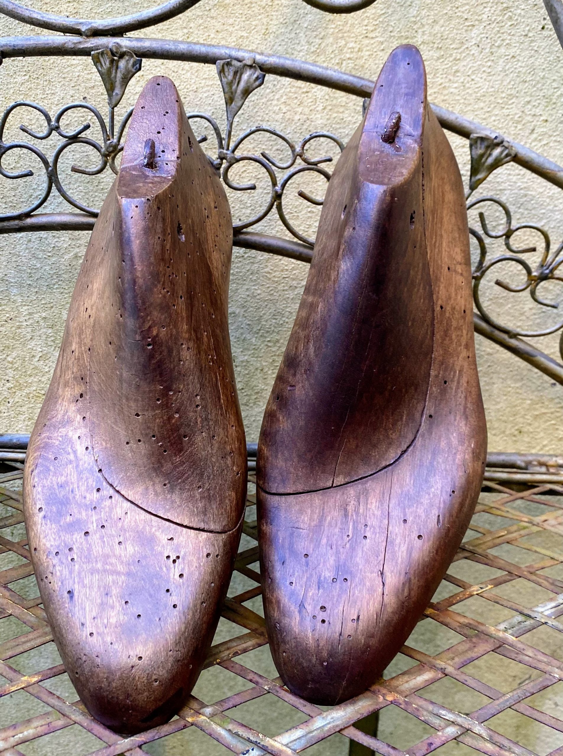 5305517717.jpg Koppel antieke houten schoenleesten - maat 43 – begin 1900