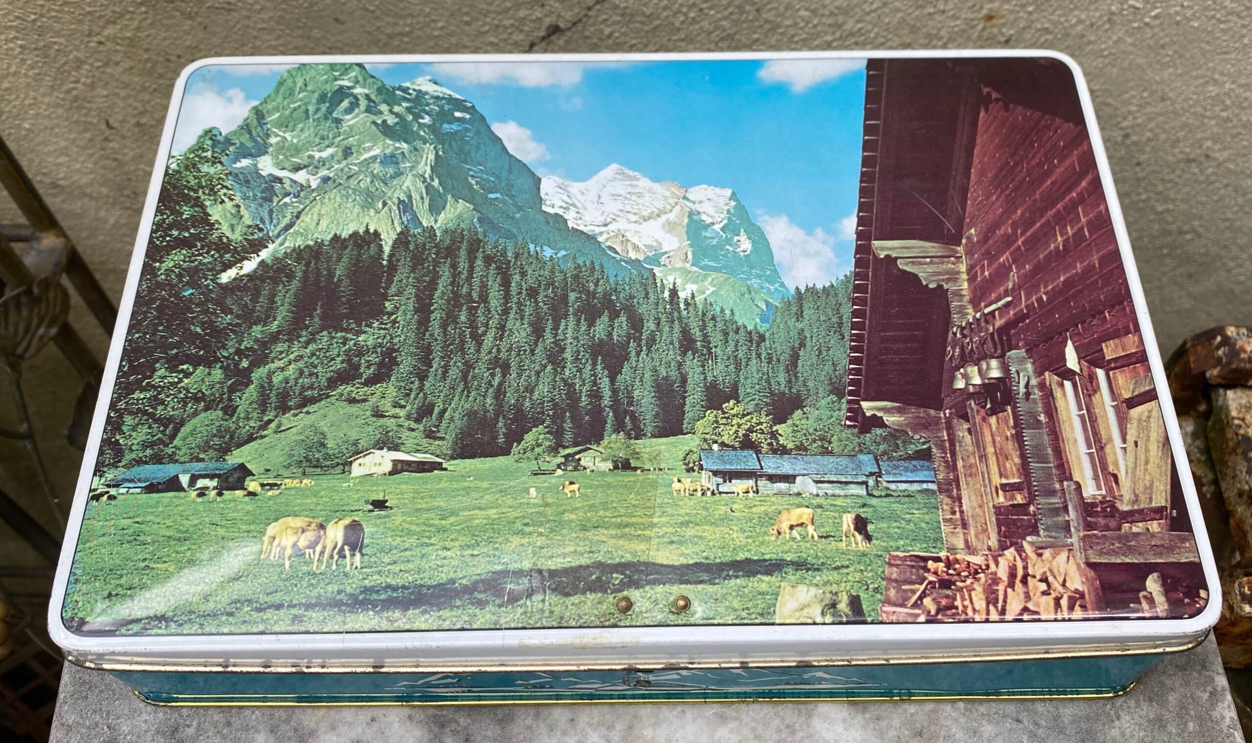 5358432506.jpg Authentiek Vintage Alpenblik – Belgische nostalgie in tin