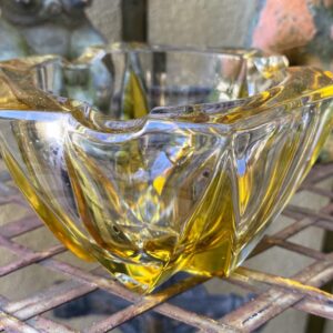 Elegante Vintage Asbak – Gefacetteerd Citroengeel Glas met Stervormige Basis