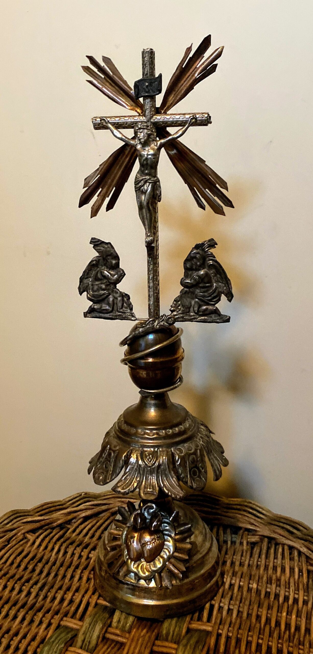 5389645965.jpg Antiek altaarkruis met corpus Christi en Engelen – Begin 20ste eeuw