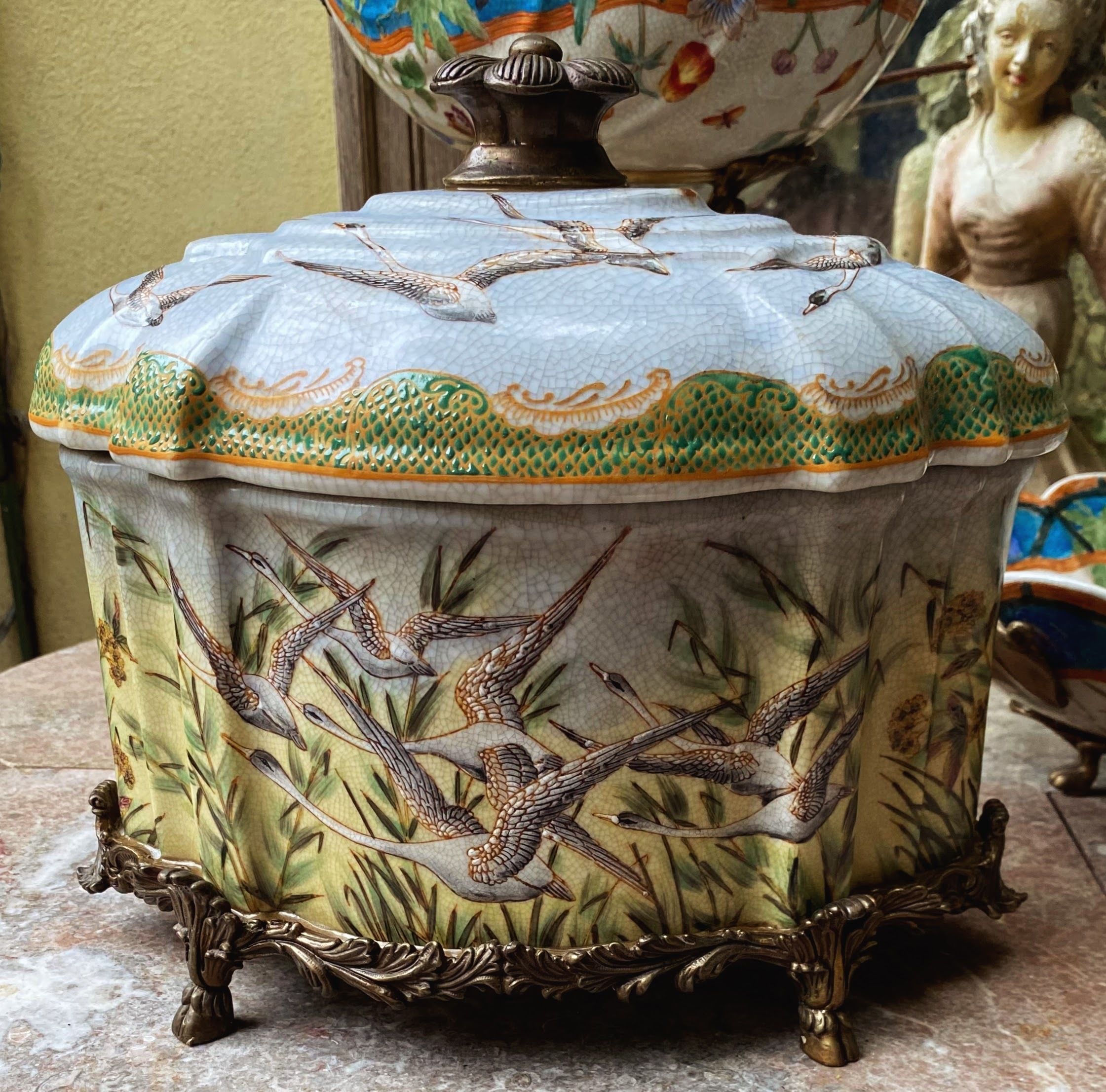 Prachtige porseleinen bonbonière met deksel in Art Nouveau style