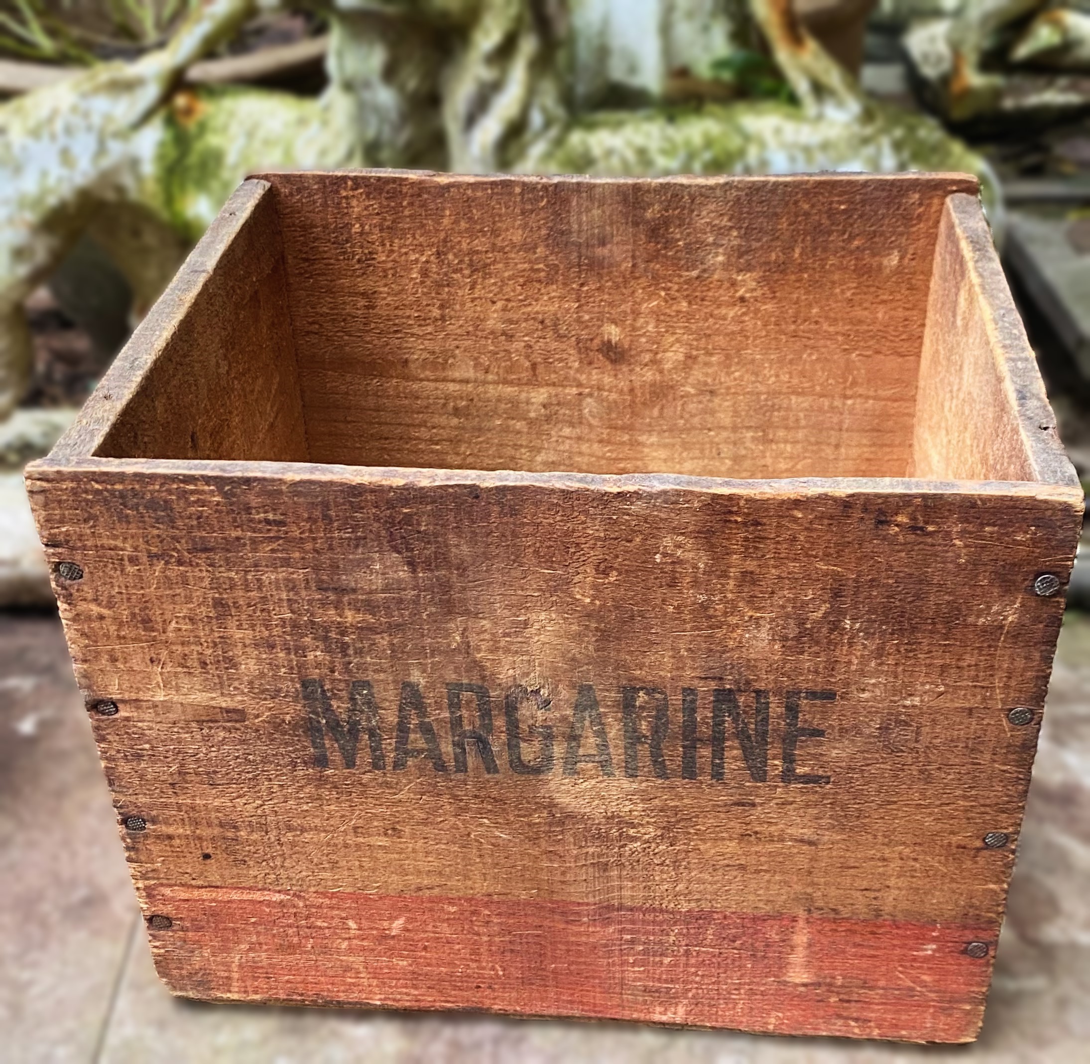 Prachtig vintage Houten kistje met opschrift Margarine Ets Alaska Jumet