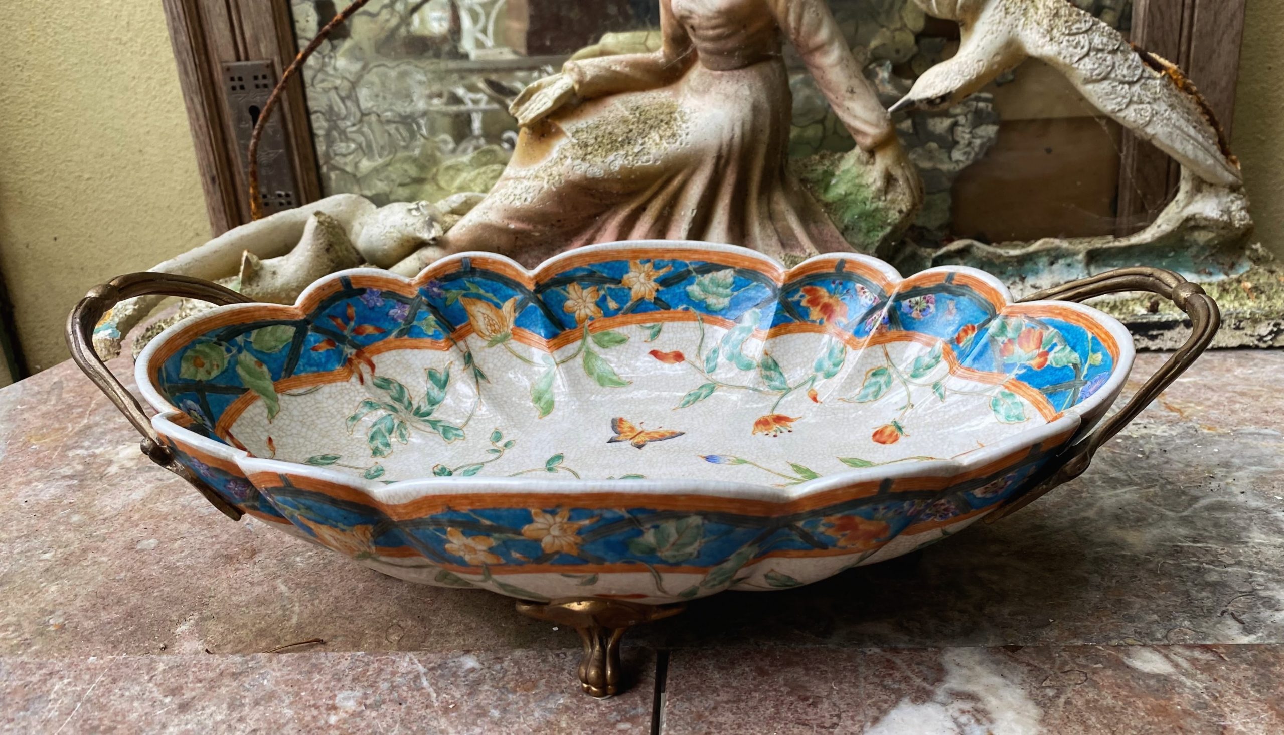 Prachtige rijk gedecoreerde porseleinen fruitschaal in art nouveau style