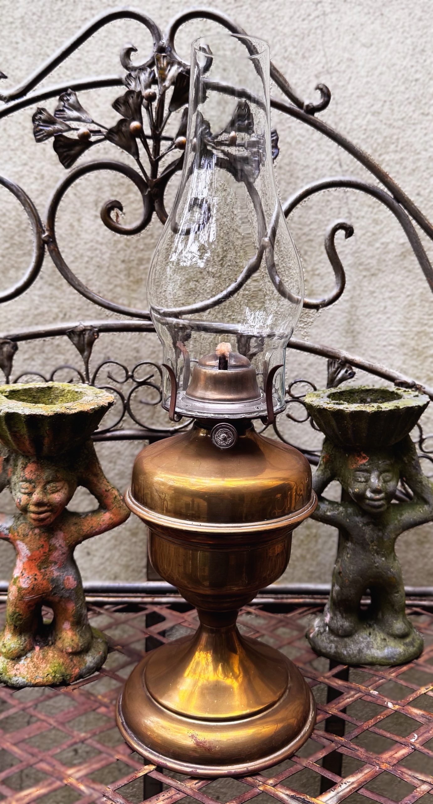 Antieke 19de eeuwse koperen olielamp met unieke 4 clips brander