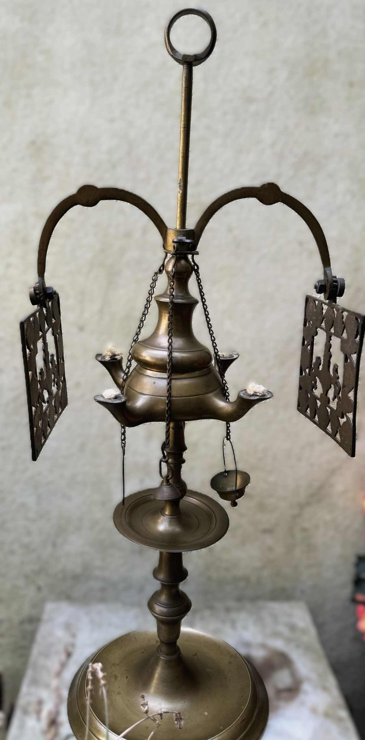 5393127012.jpg Antieke messing Florentijnse walvisolielamp met vier branders en reflectoren