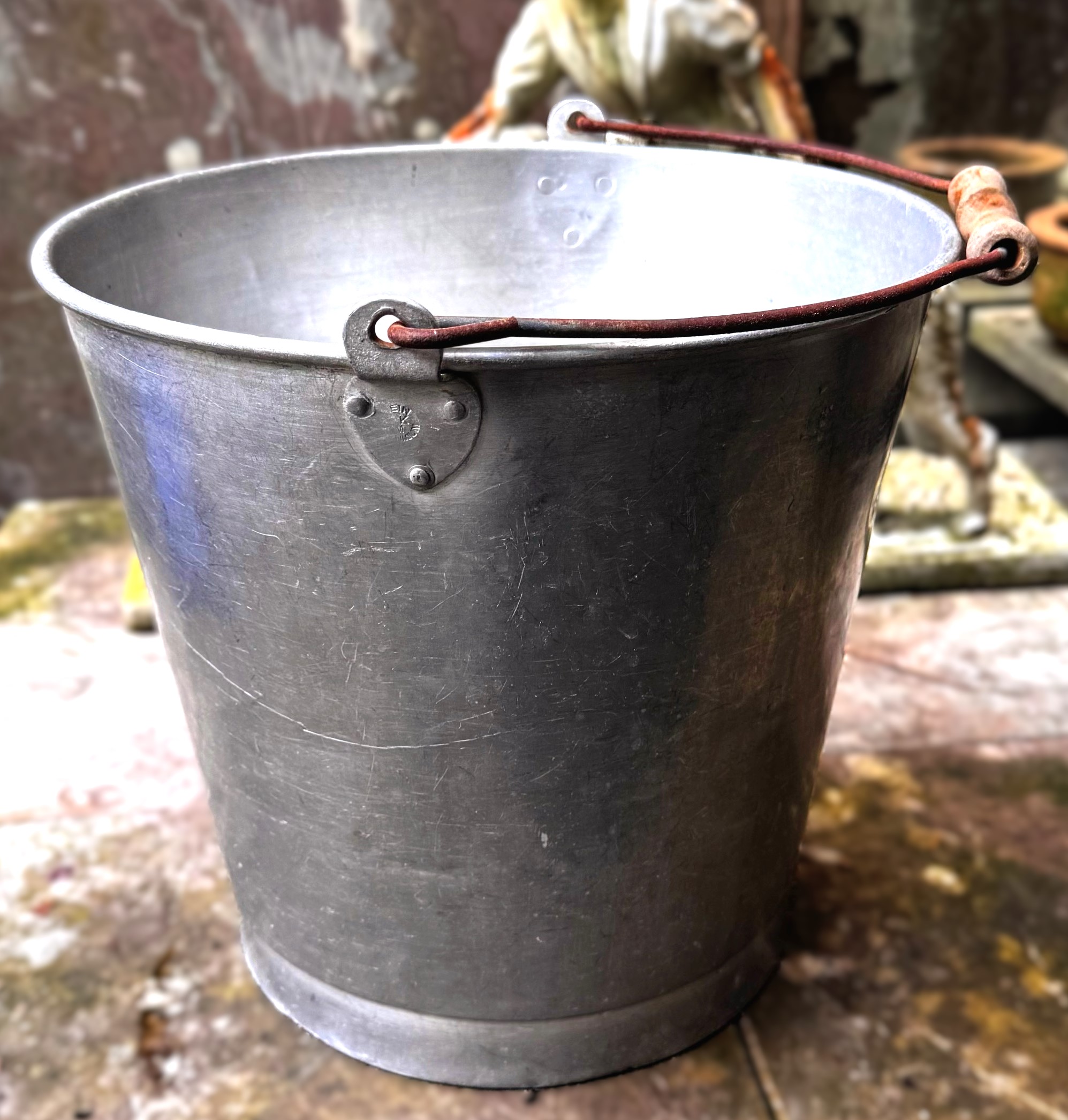 5393127223.jpg Retro inox melkemmer met houten handvat jaren 50