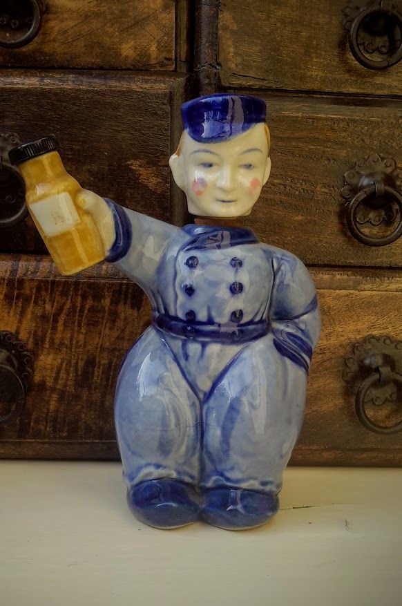 5393127686.jpg Vintage porseleinen decanter/drankfles in de vorm van een Boer