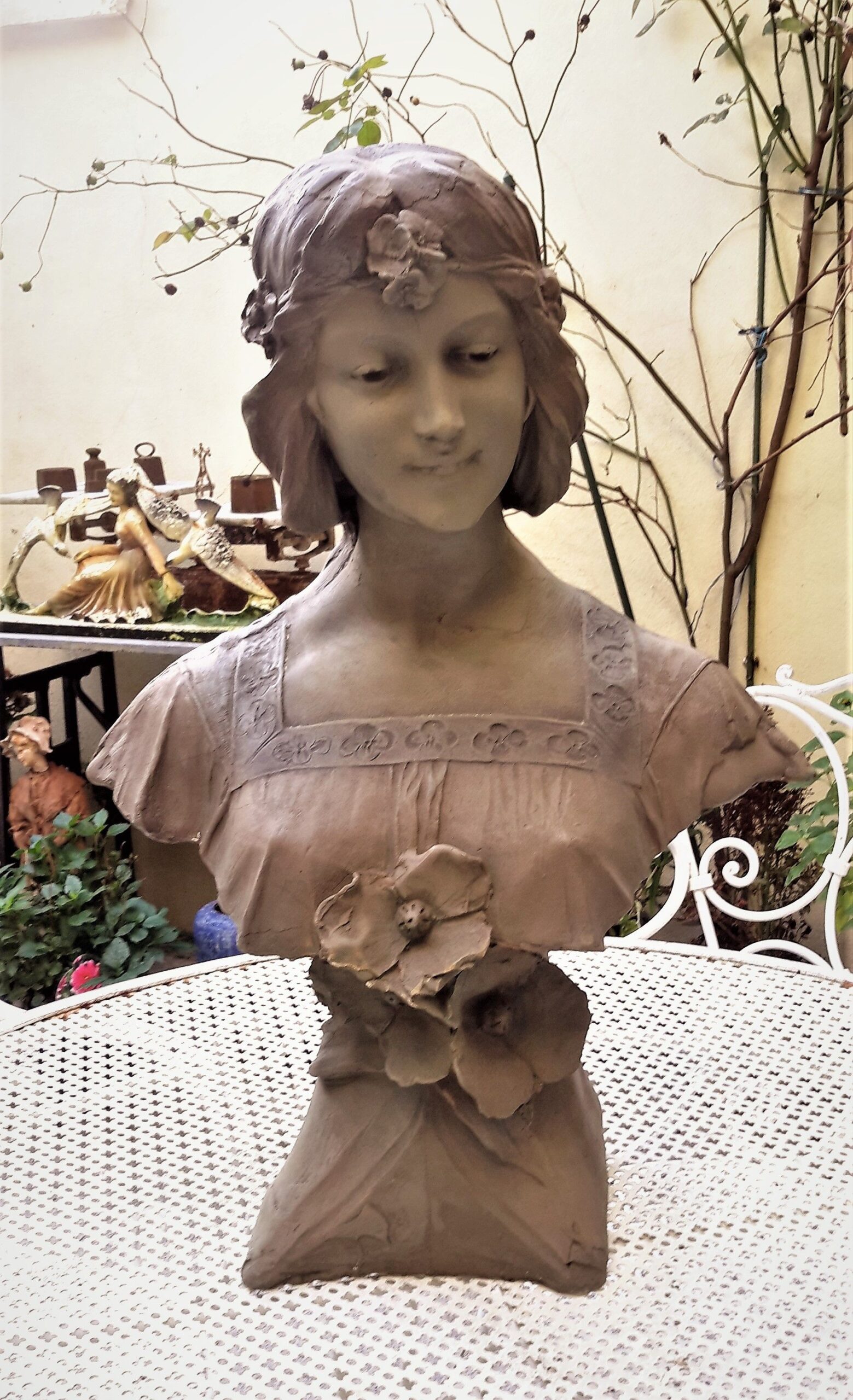 5393129501.jpg Decoratieve Art Nouveau Vrouwenbuste ondertekend Gary