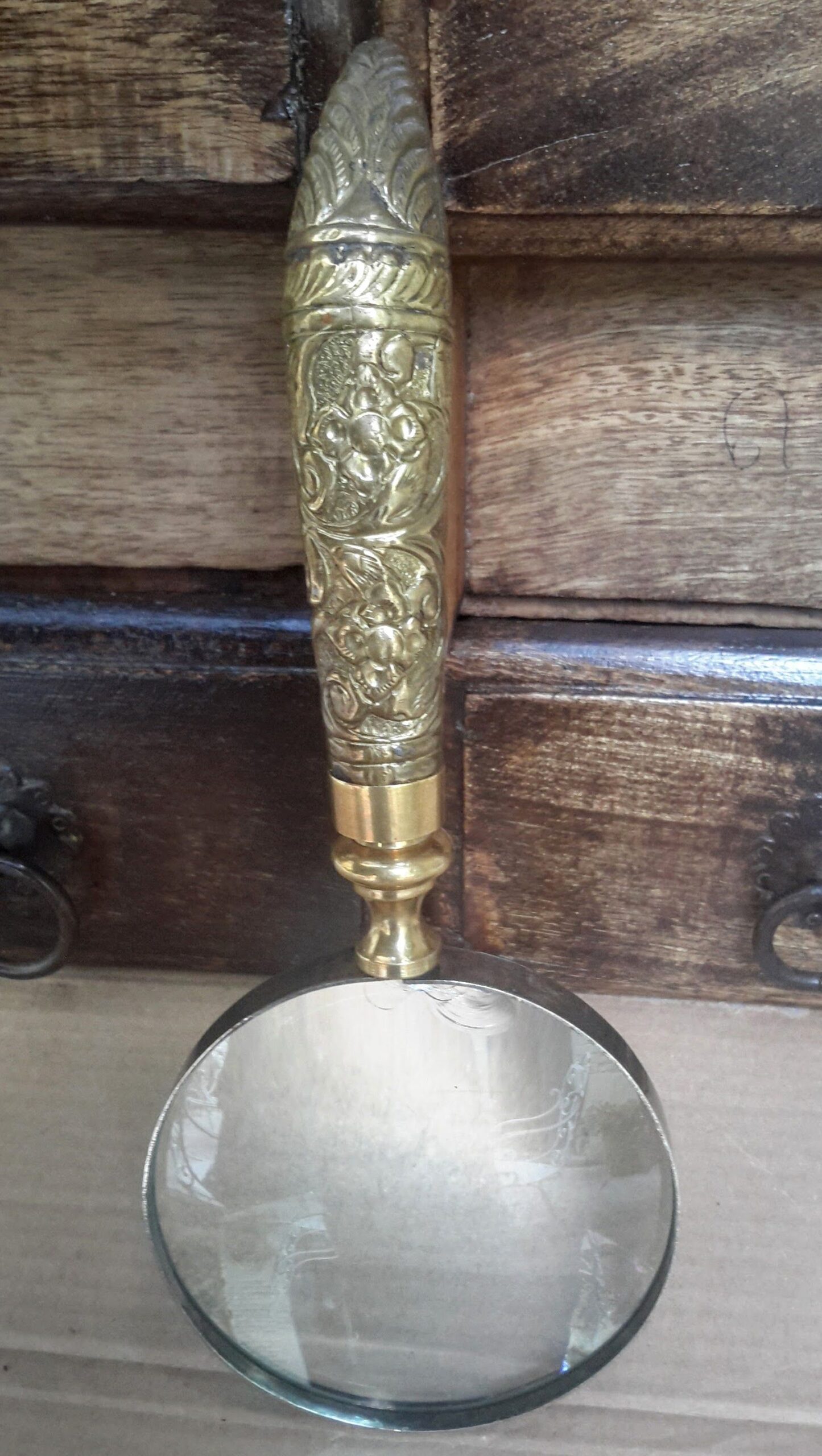 5393130618.jpg Antiek vergrootglas met messing handvat