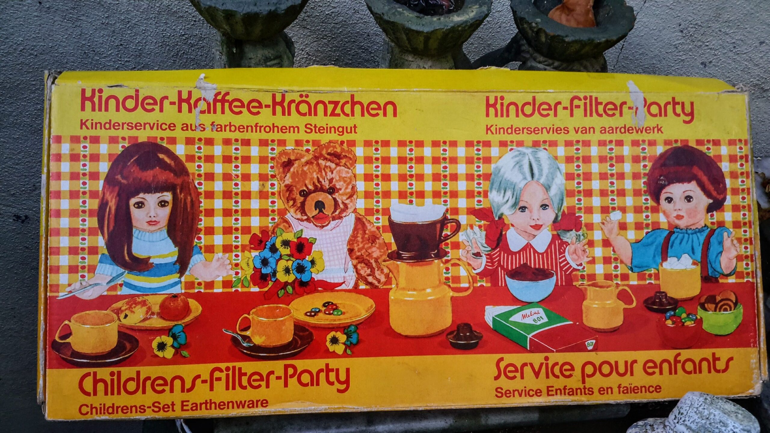 5393130963.jpg Retro "Kinder Kafee Kränzchen" kinderservies van Melitta