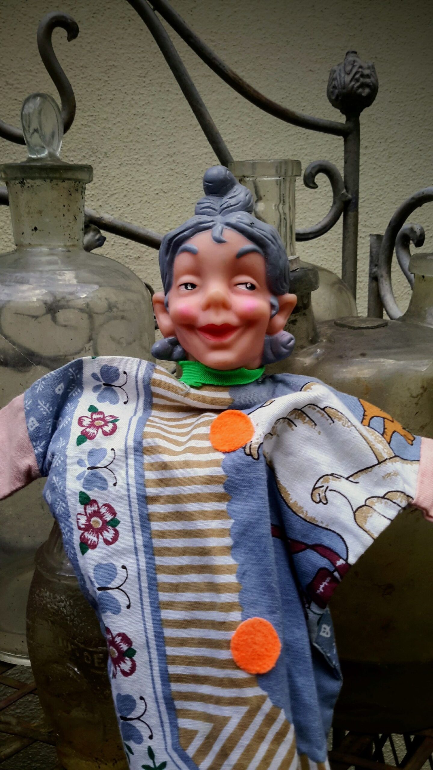 5393132704.jpg Retro speelgoed oude poppenkast pop Lieve Oma