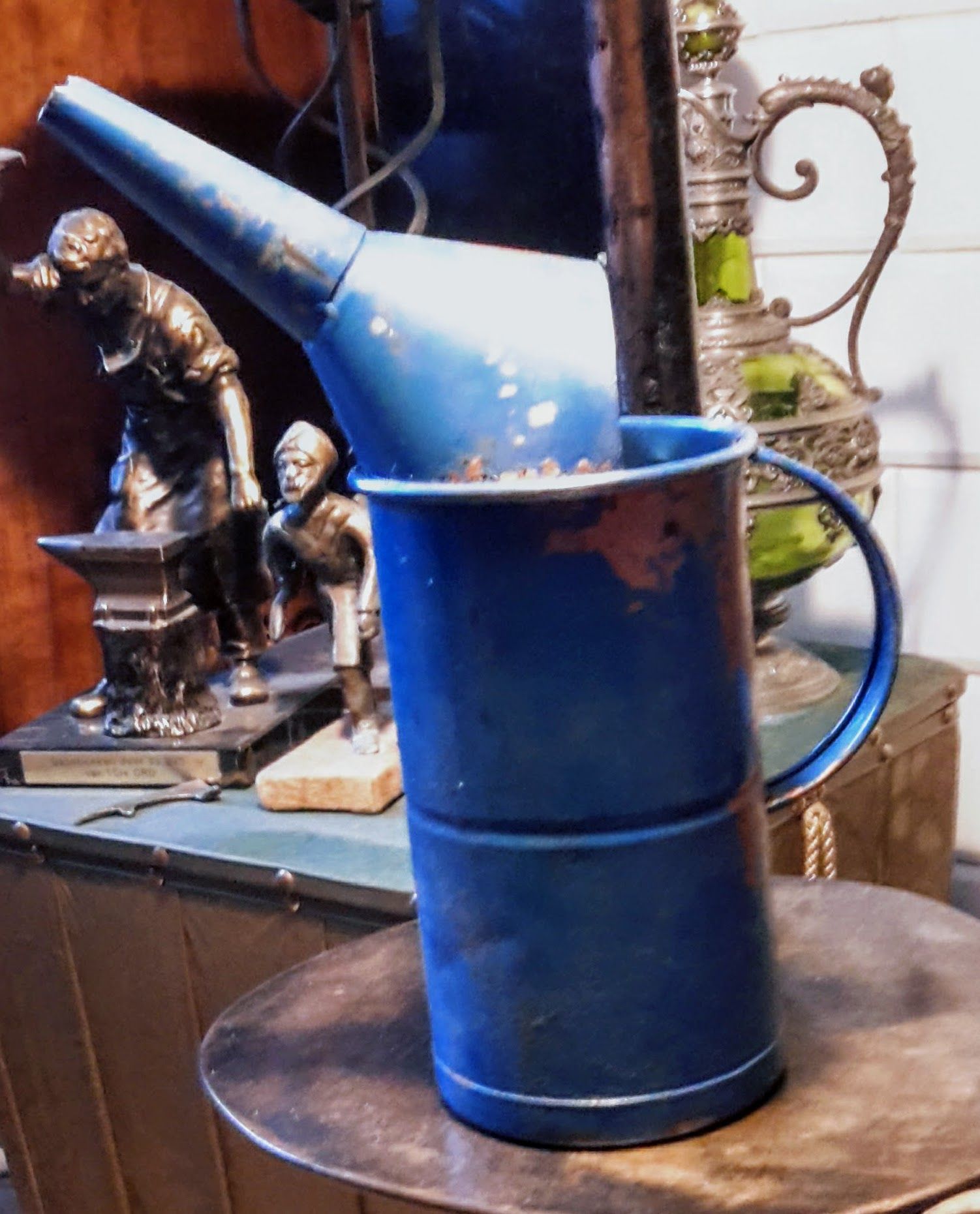 5393133682.jpg Decoratief sleetse blauwe oliekan