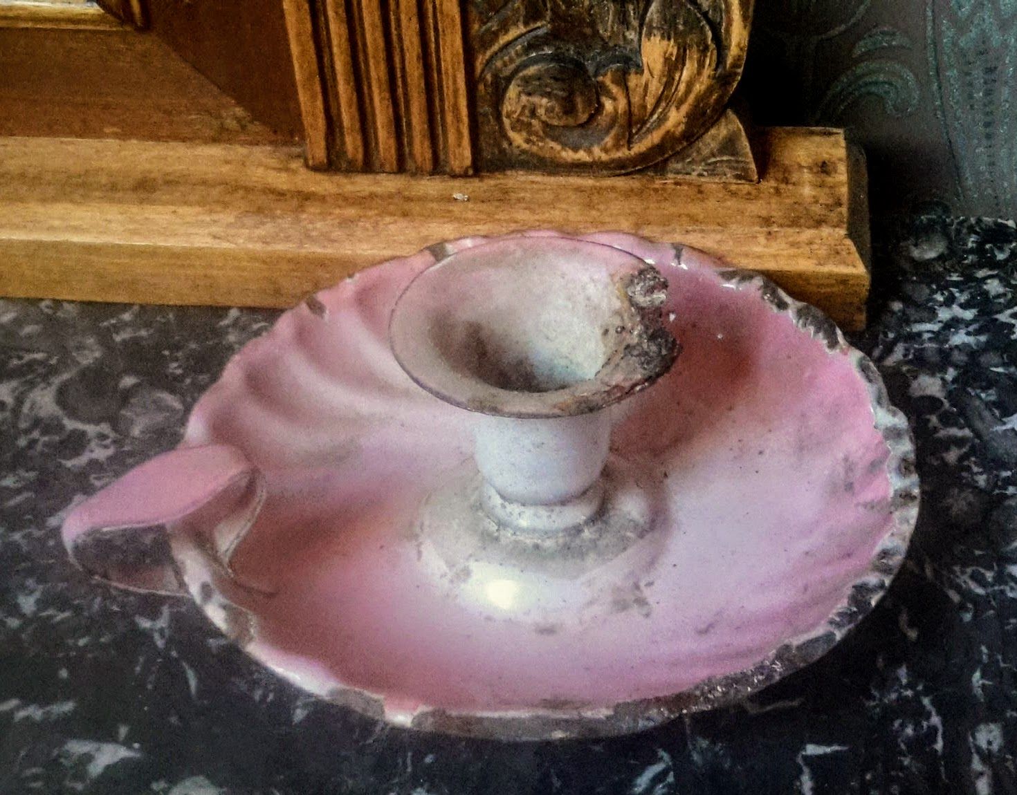 5393135120.jpg Oude roze emaille kaarsenblaker