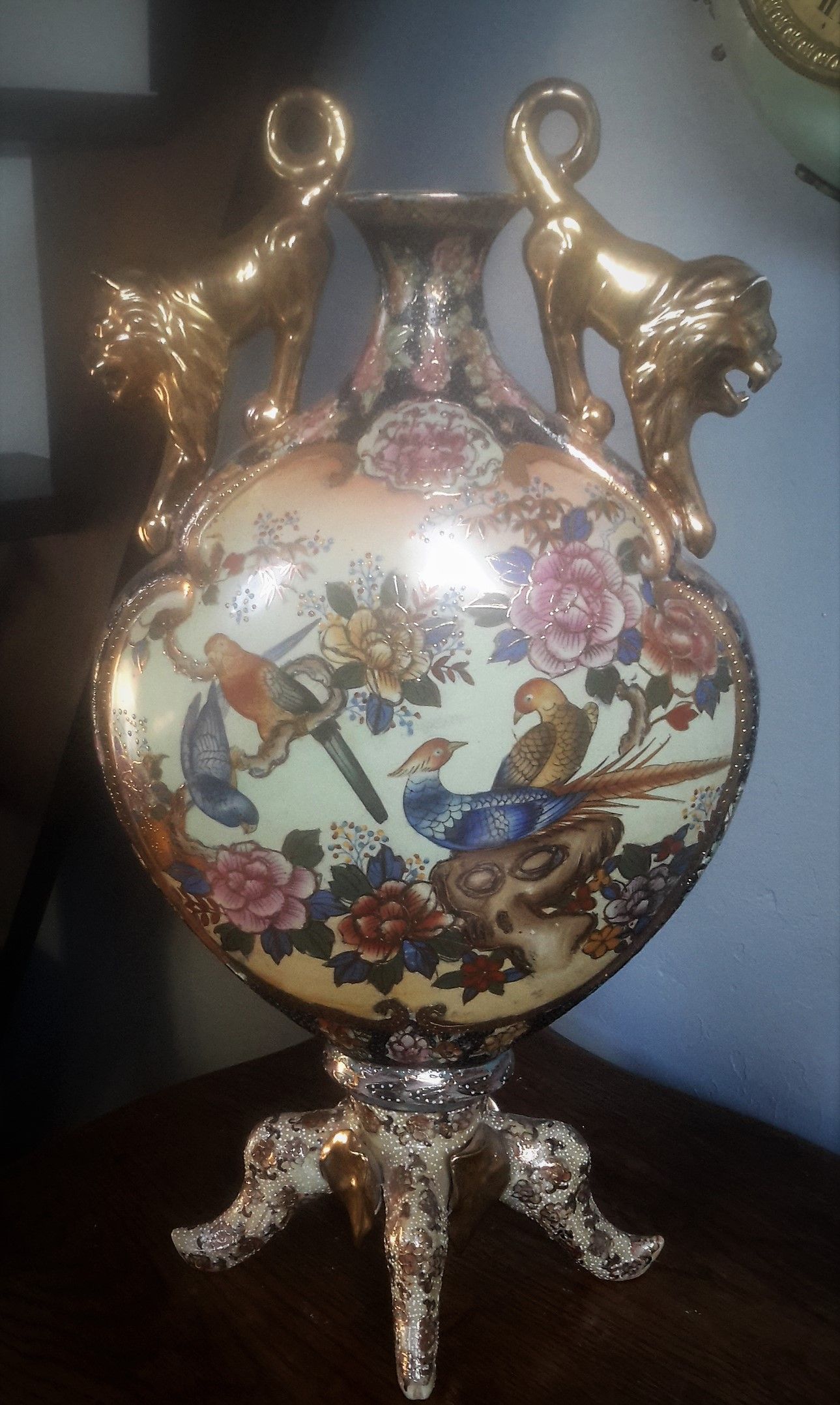 Prachtige porseleinen Chinese Satsuma style Vaas uit de Mao periode