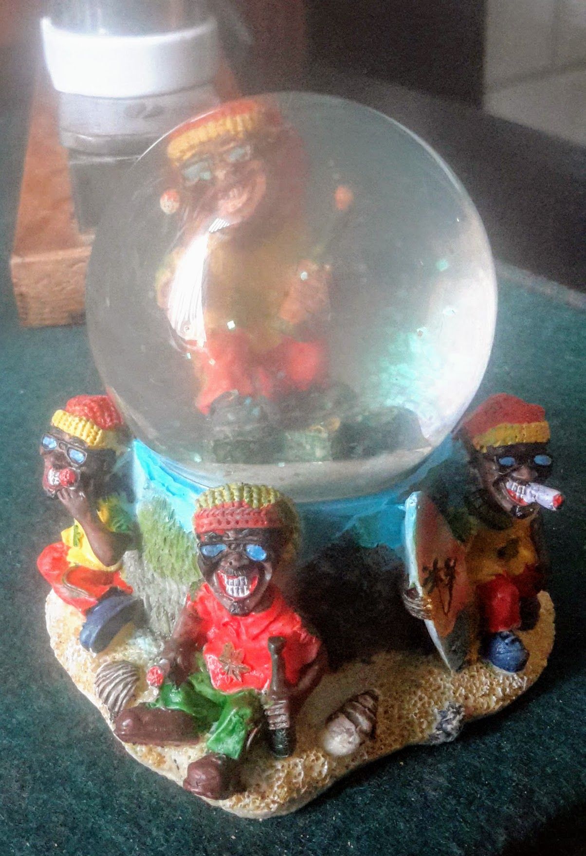 5393135986.jpg Leuke sneeuwbol Rastafari