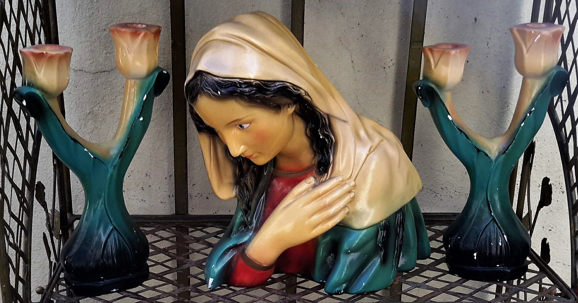 5393137757.jpg Retro gipsen Onze Lieve Vrouw Maria buste met kandelaars