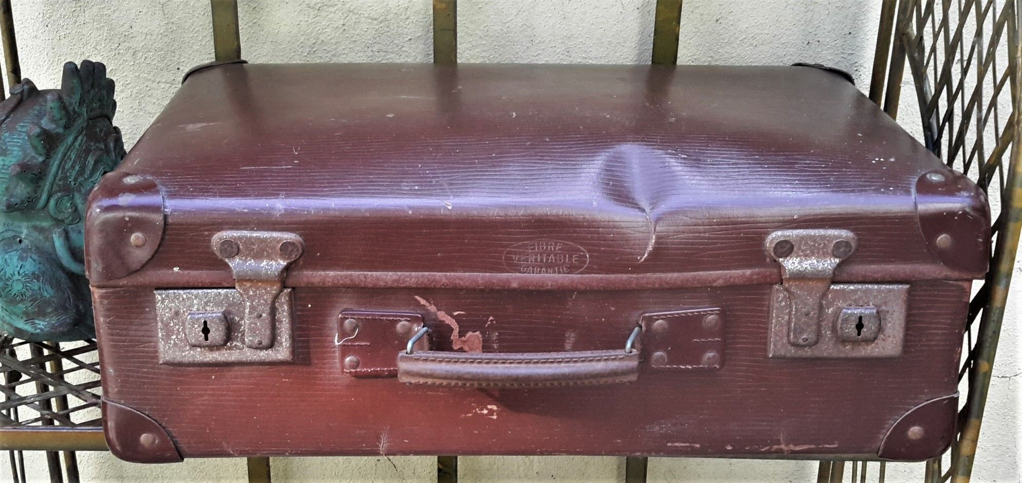 5393139278.jpg Oude harde bruine brocante koffer met versterkte hoekstukken