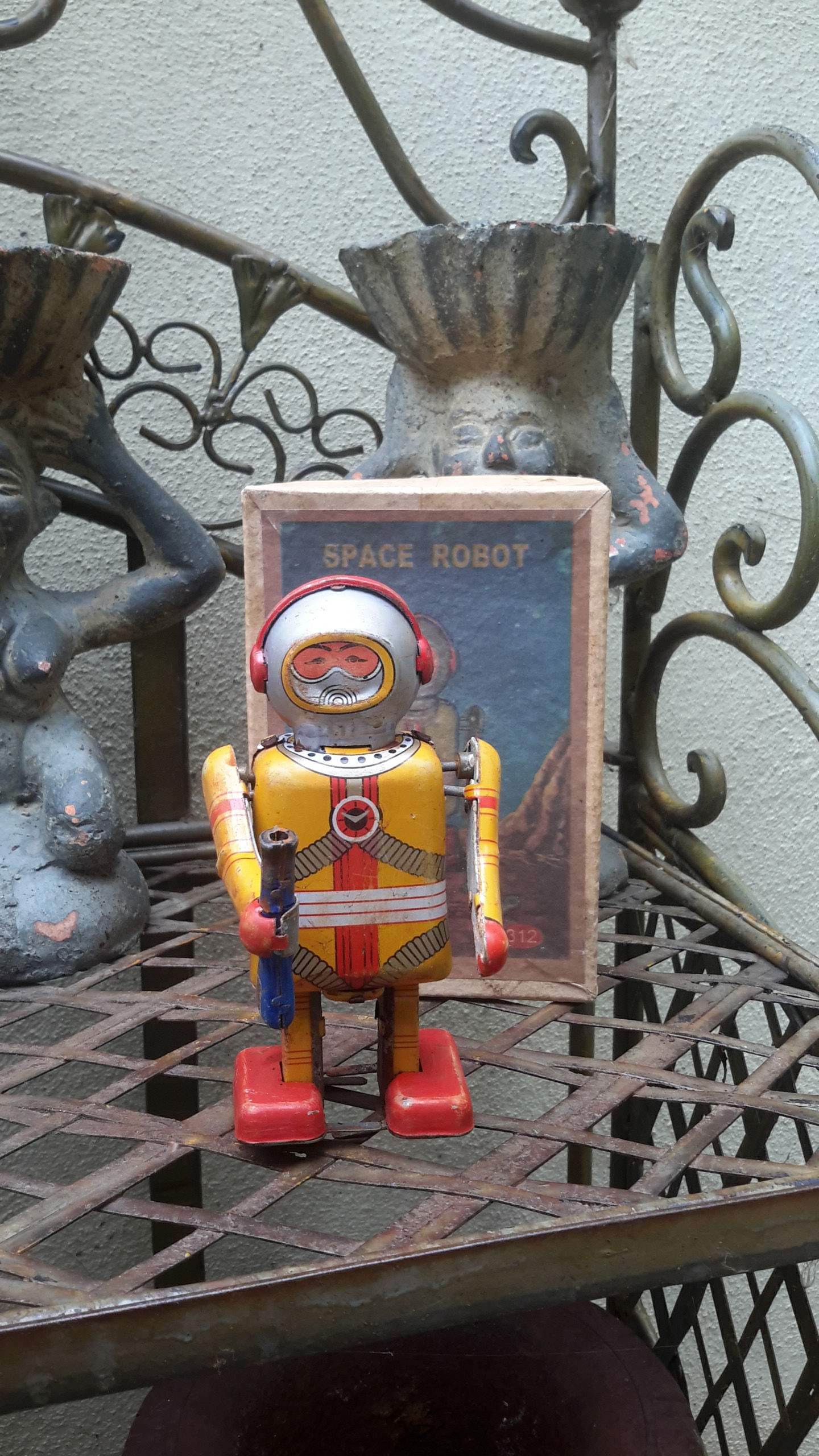 Vintage Tin wind up toy Space Robot nr.312 met doos en sleuteltje