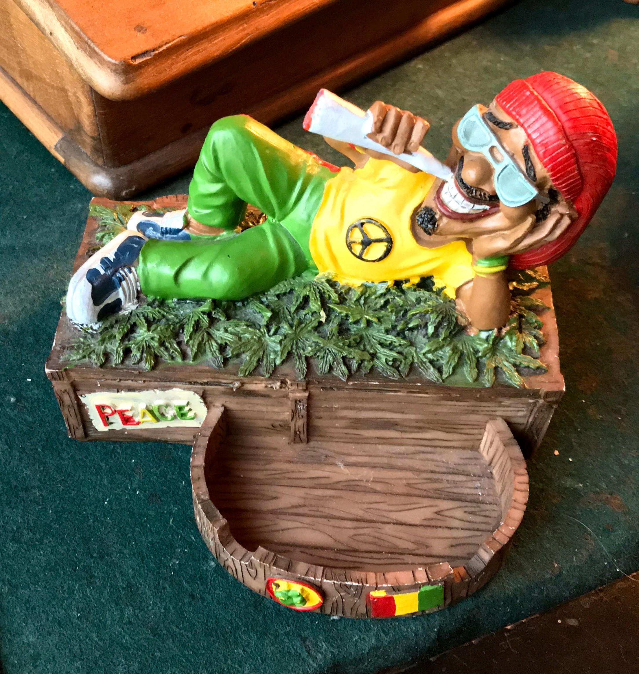 5393140740.jpg Leuke Jamaican Rastaman asbak met schuifjes