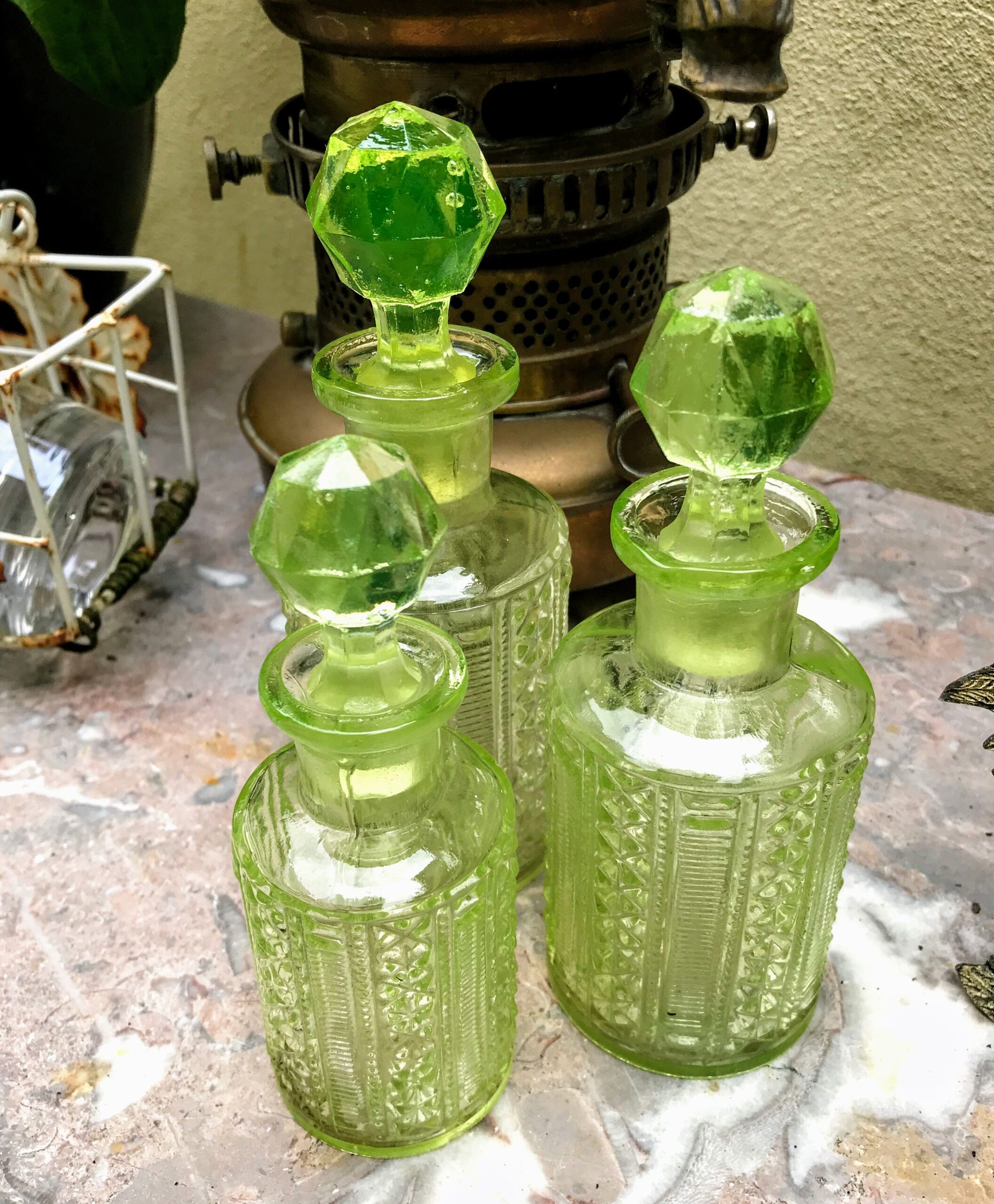 5393146215.jpg Prachtige Art Deco groene vaseline glas / uranium glas parfumflesjes.