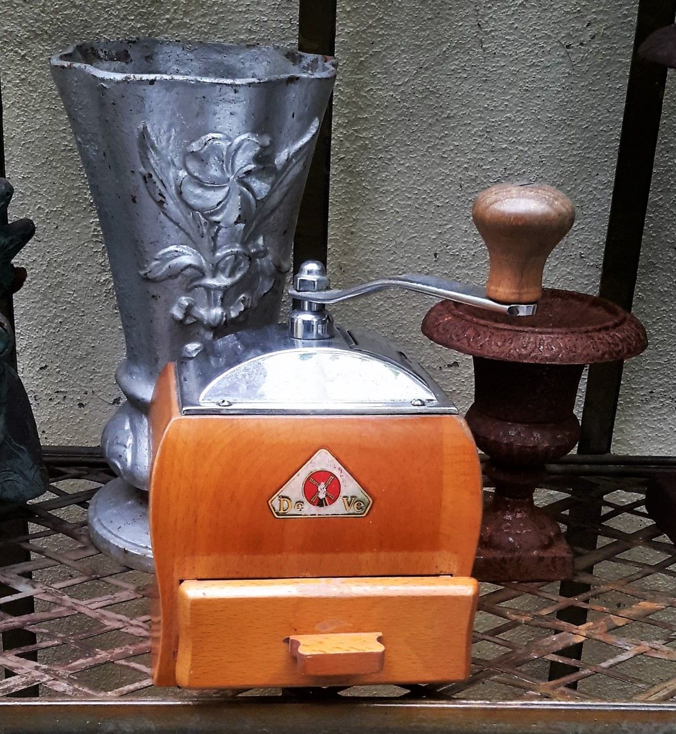 5393147789.jpg Vintage koffiemolen Art deco stijl DeVe Made in Holland