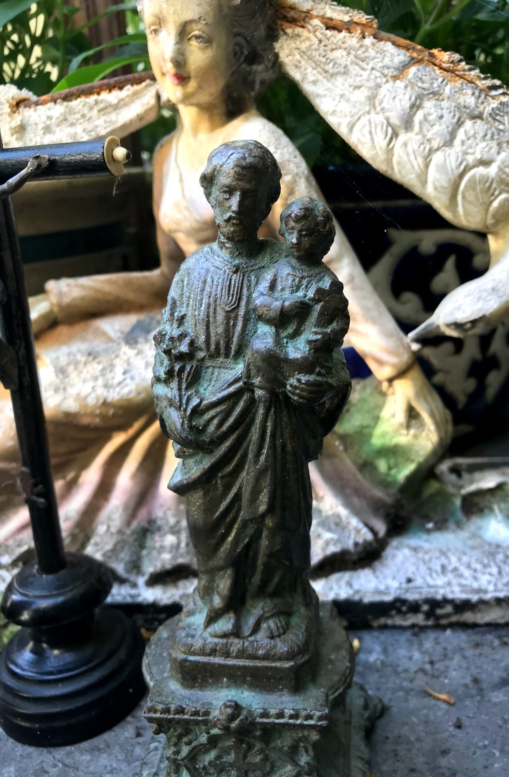 5393148464.jpg Antiek 19de eeuws bronzen beeldje Sint Jozef met Christus kind