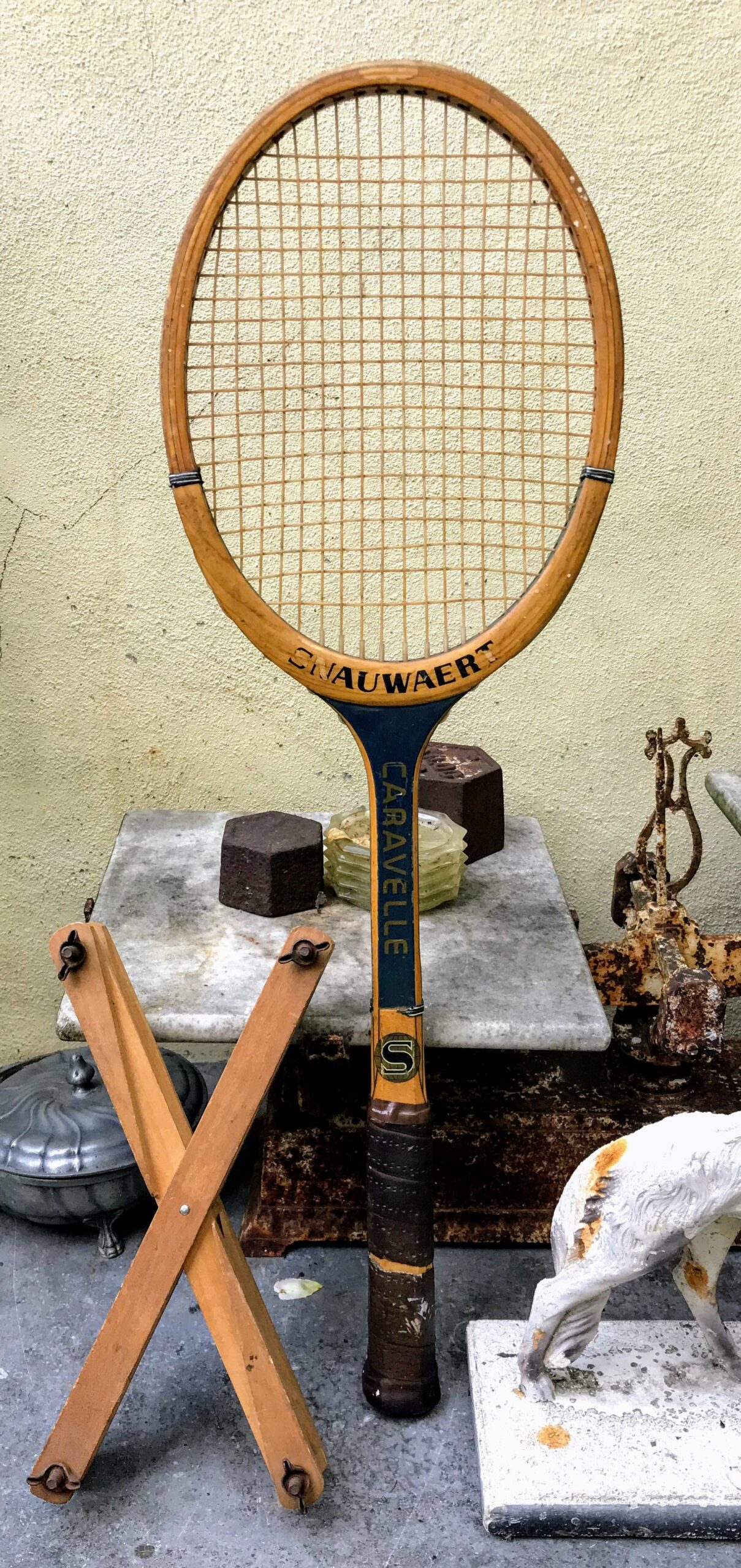 5393148611.jpg Vintage Snauwaert Caravelle tennisracket met houten frame uit 1965