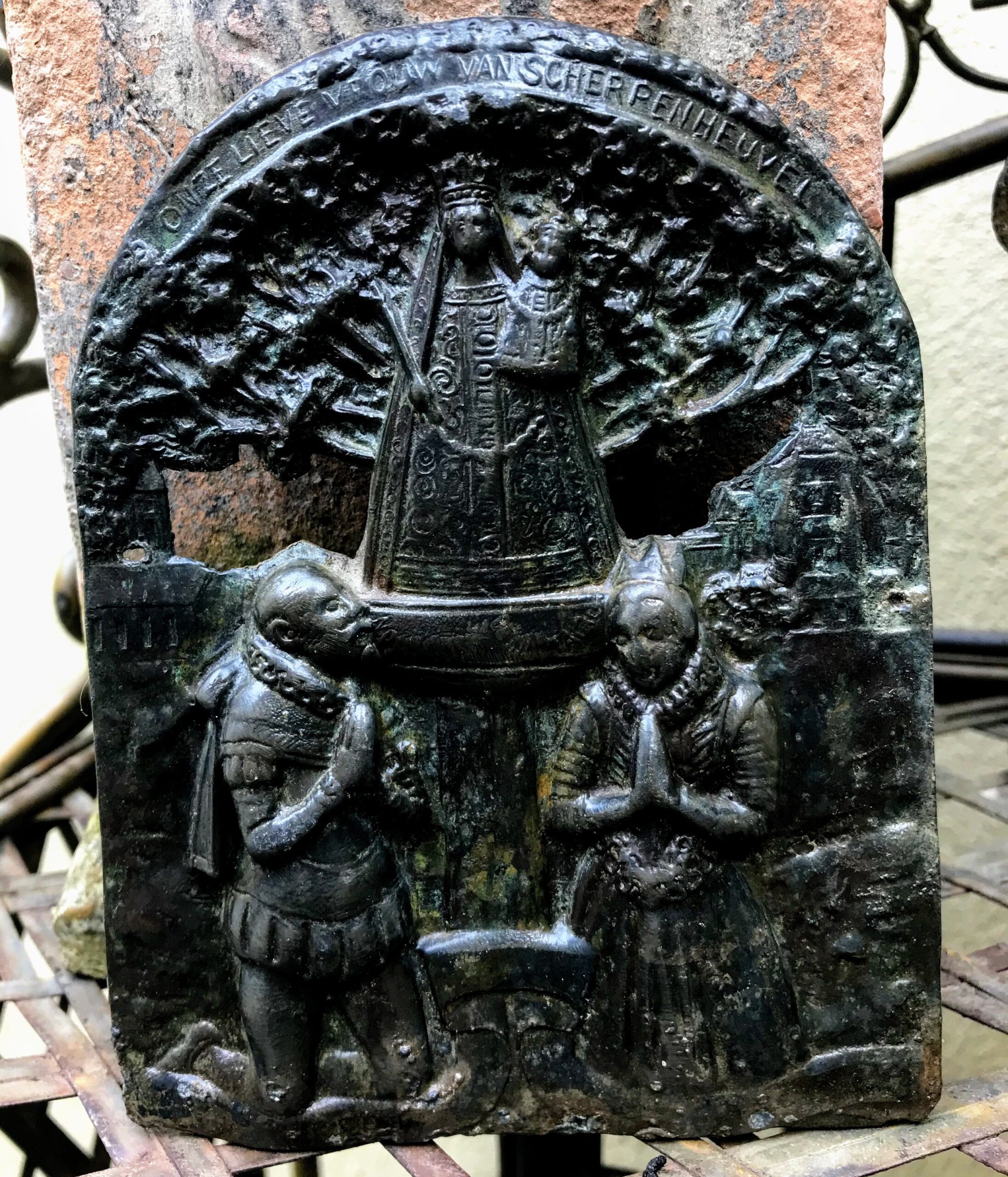 5393148747.jpg Bronzen plaquette OLV van Scherpenheuvel Albrecht en Isabella gesigneerd Munsberg Janco