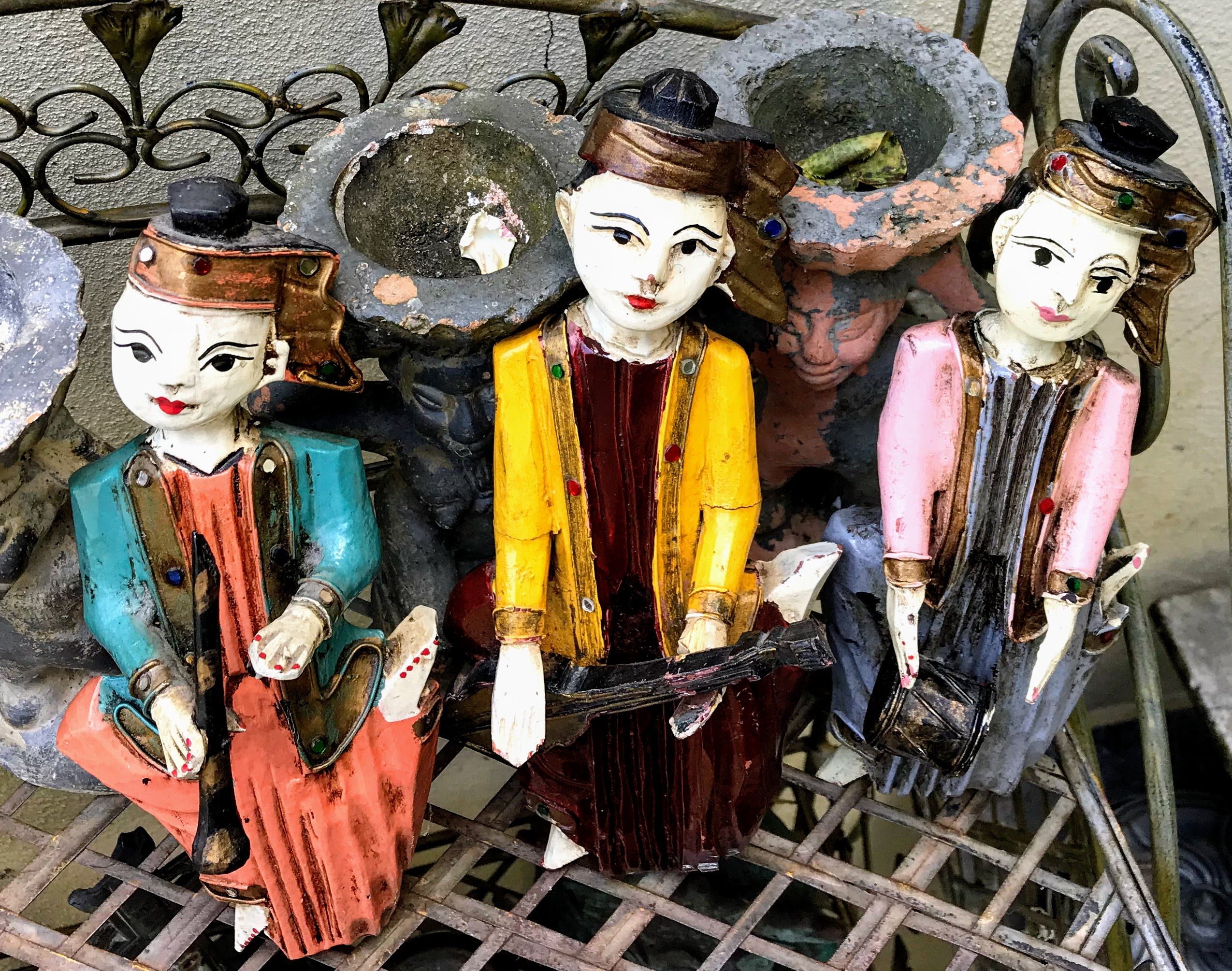 5393149389.jpg Prachtige set van 3 "Temple Musicians Dolls" uit Myanmar (Birma)