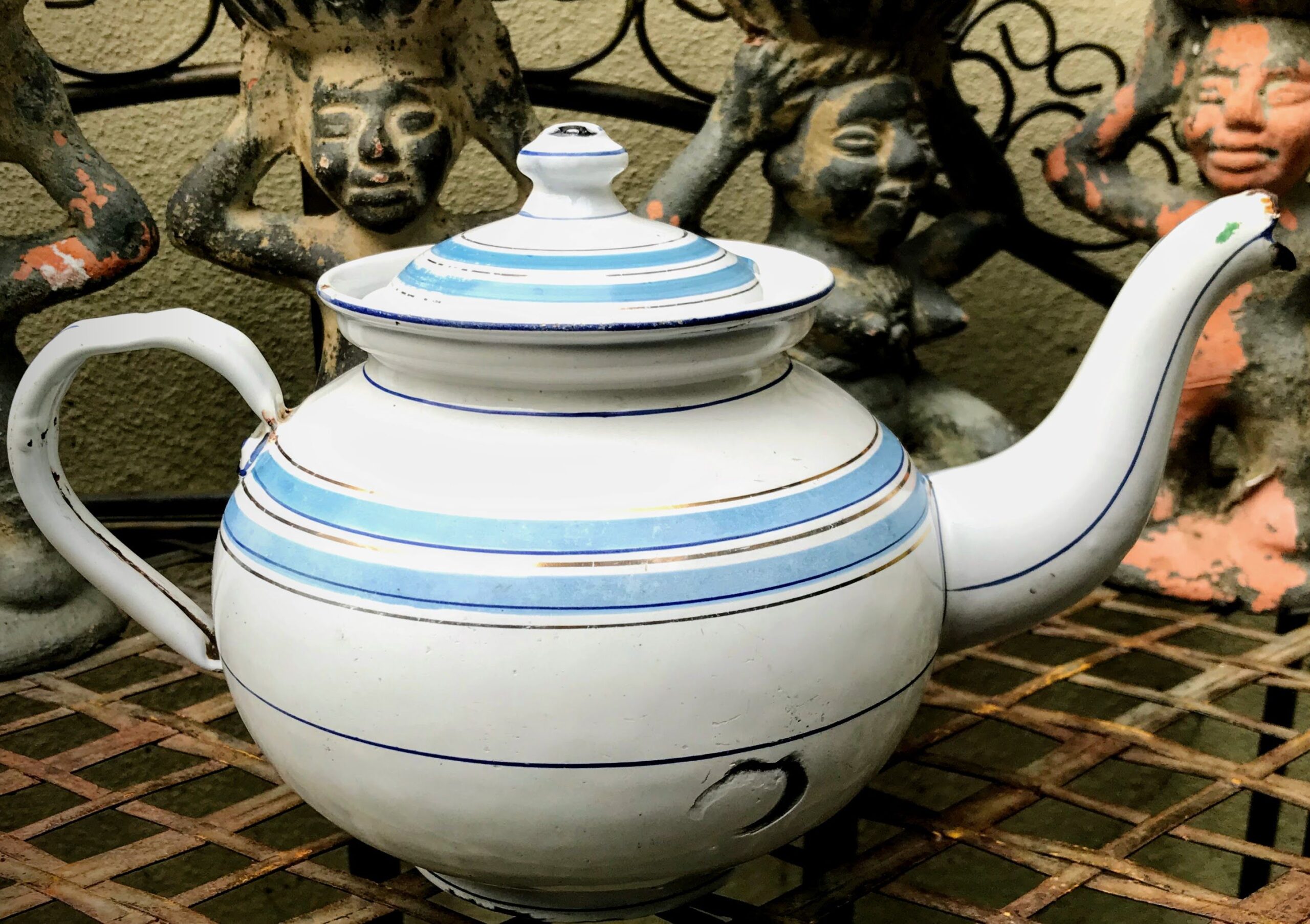 5393149577.jpg Vintage emaillen theepot wit met blauwe strepen