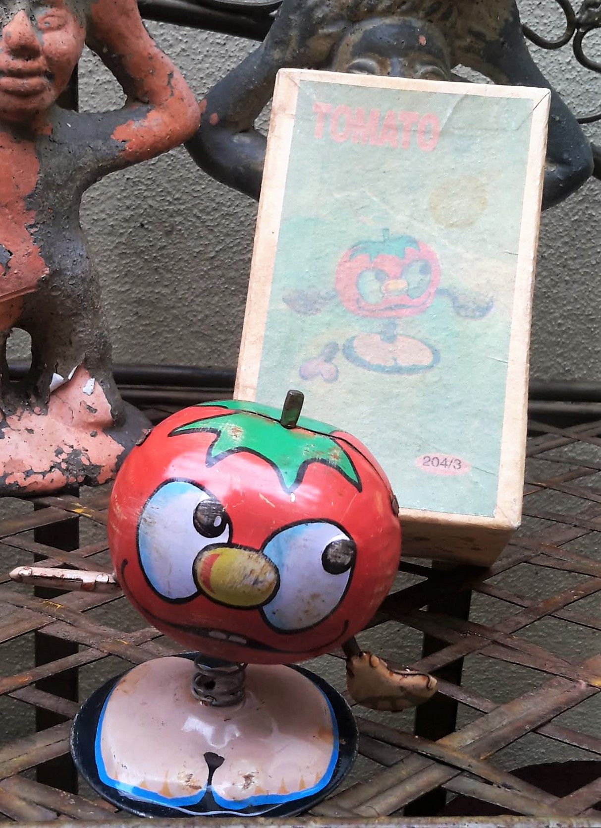 5393149738.jpg Vintage Tin Toy Wind Up TOMATO in originele Box en sleutel
