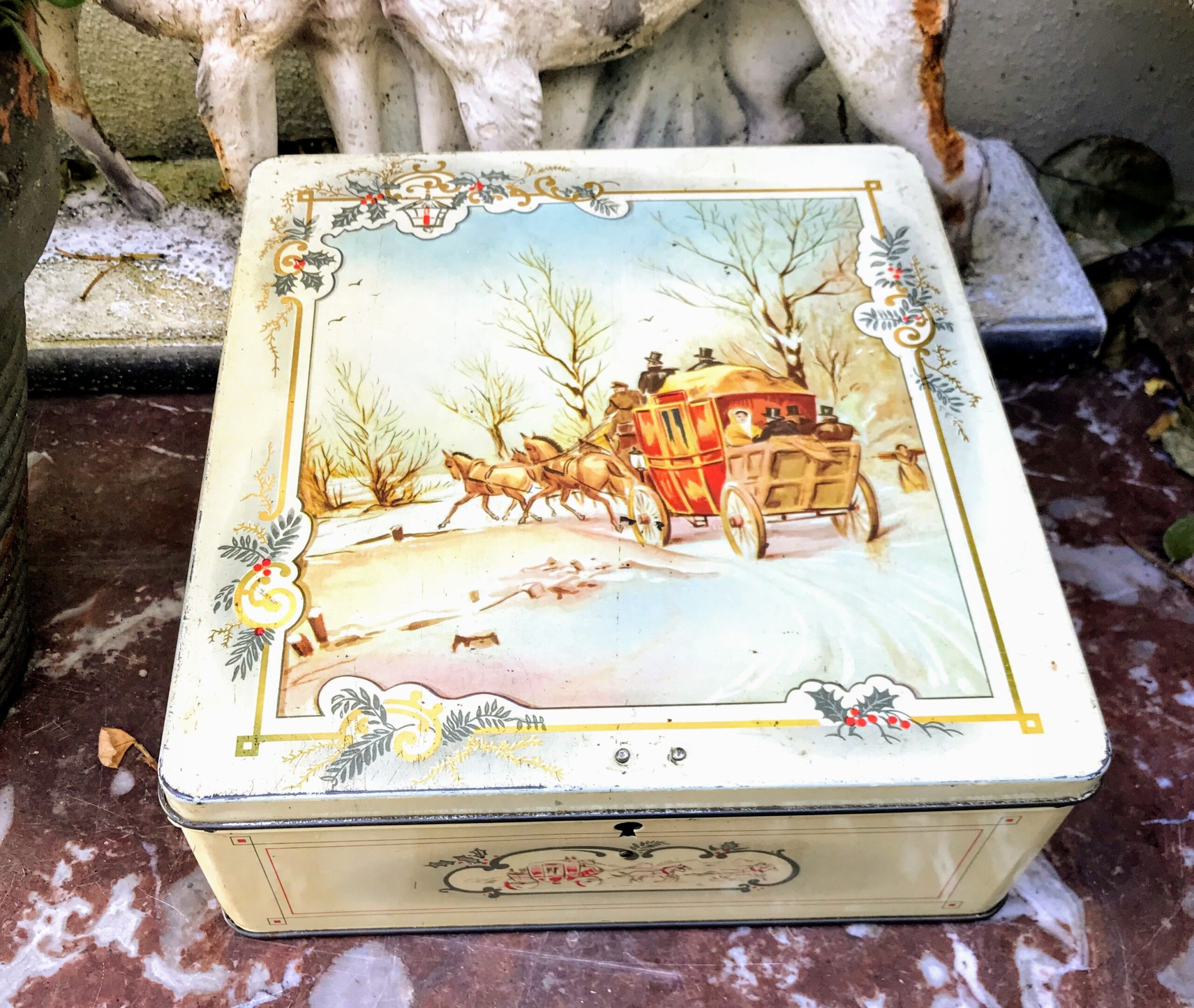 Vintage Blikken kerstmis koekjesdoos "Van Melle" tafereel Koets in sneeuwlandschap
