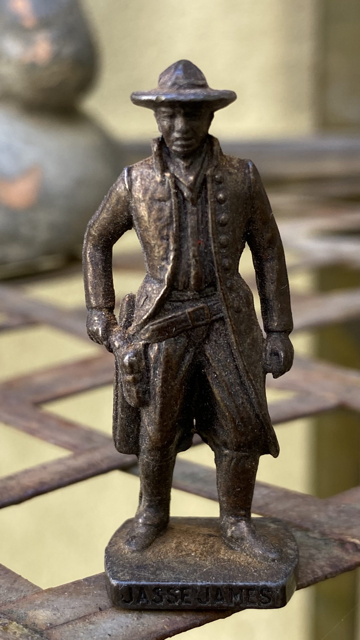 5393154438.jpg Vintage Ferrero-Kindersurprise-Jesse James Metalen figuurtje