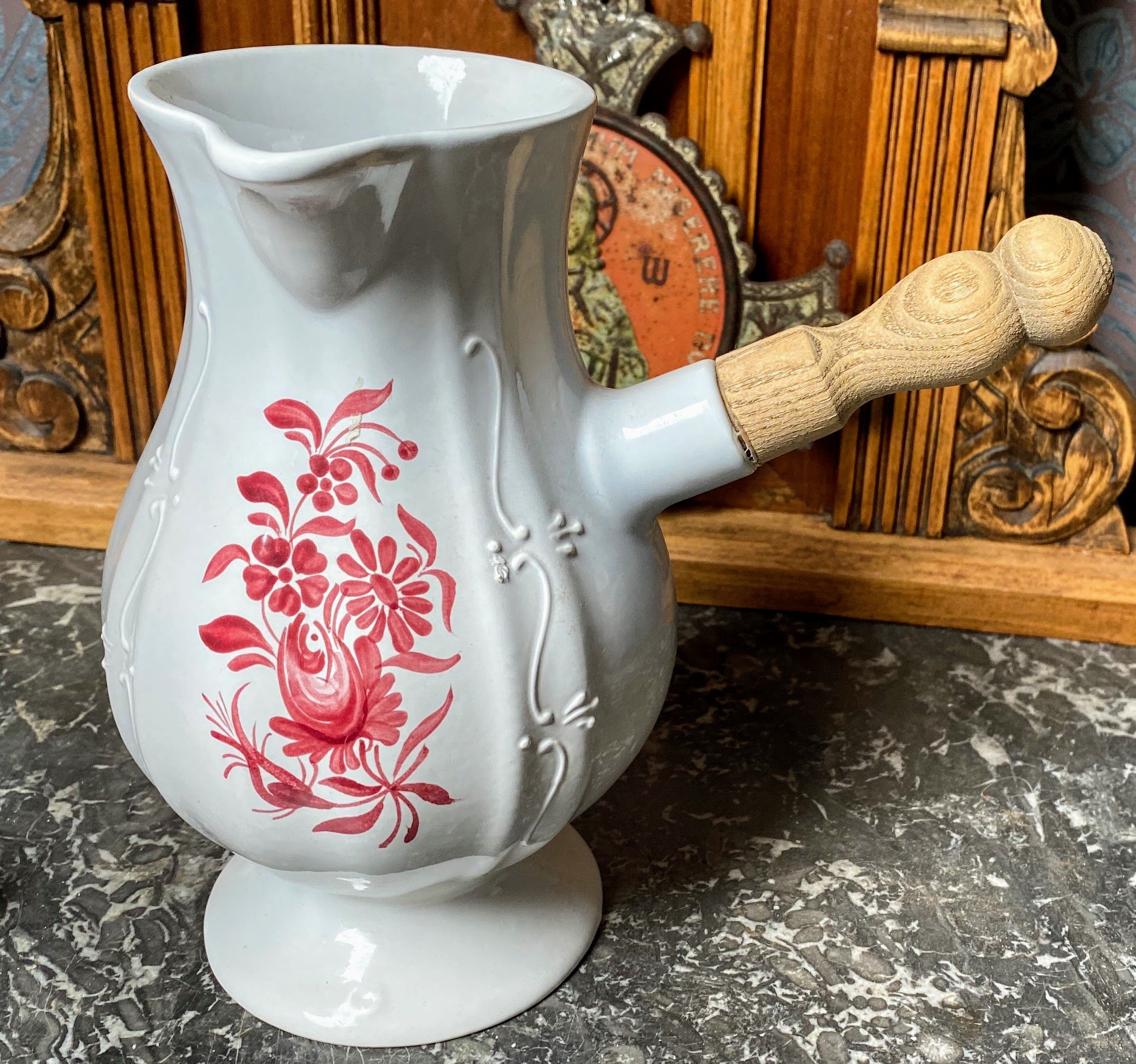 5393157110.jpg Vintage handgeschilderde chocoladepot met handvat