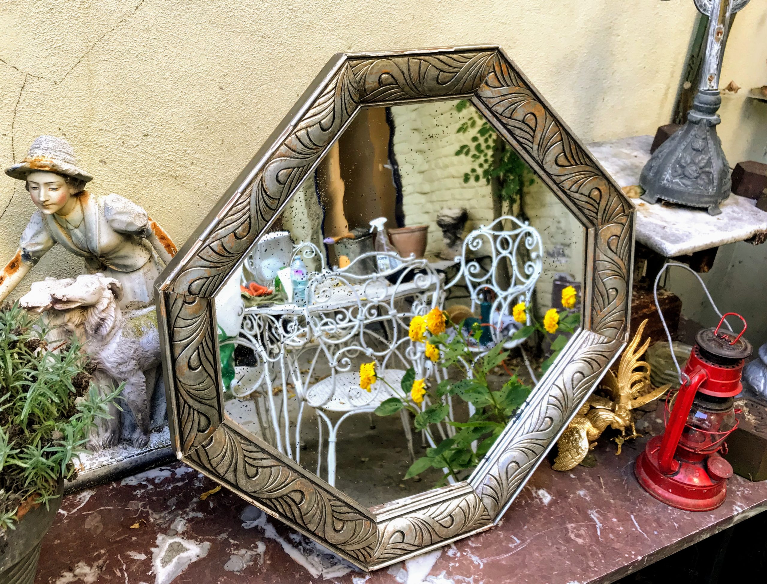 Vintage Achthoekige wandspiegel in zilverkleurig frame jaren 30