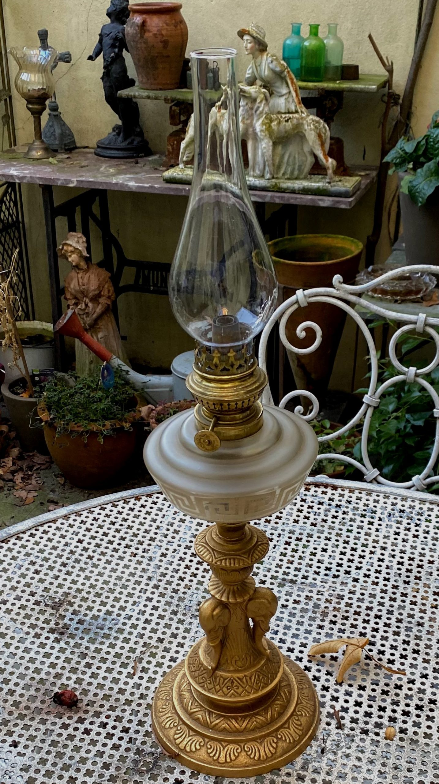 5393161346.jpg Zeldzame Antieke met olifanten geornamenteerde olielamp in verguld brons eind 19de eeuw