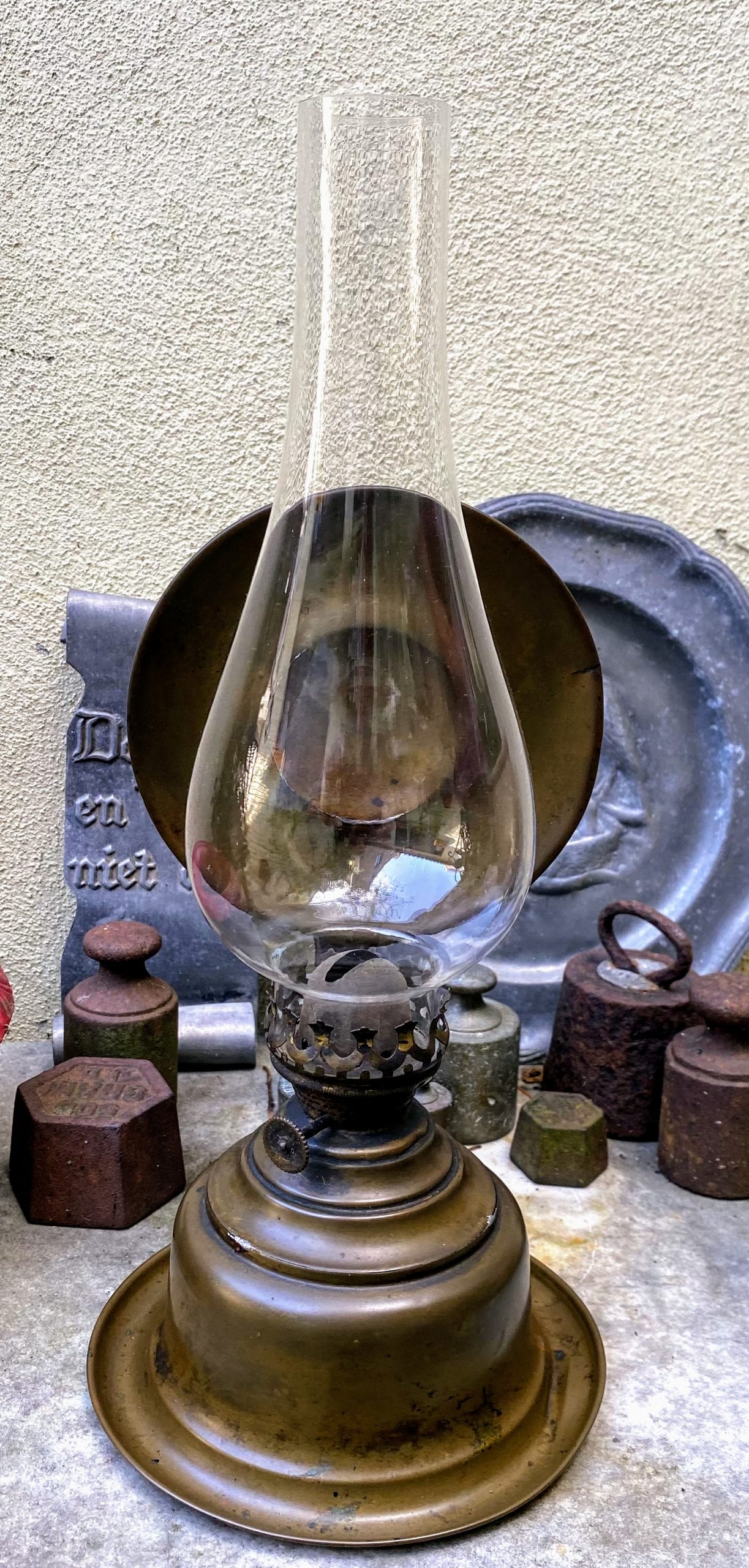 5393162250.jpg Vintage koperen muurhangende olielamp met handvat en reflector