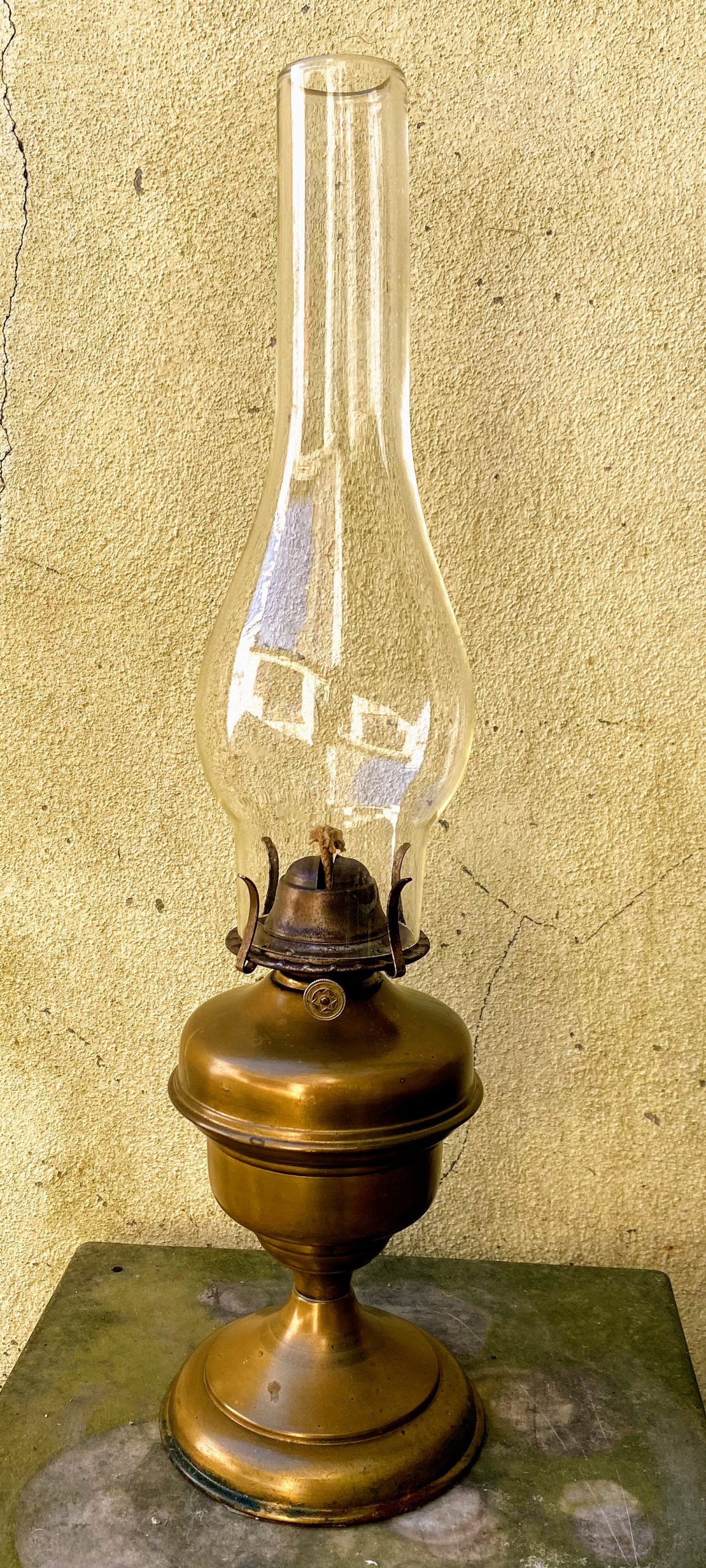 Antieke 19de Eeuwse koperen olielamp met unieke 4 clips brander