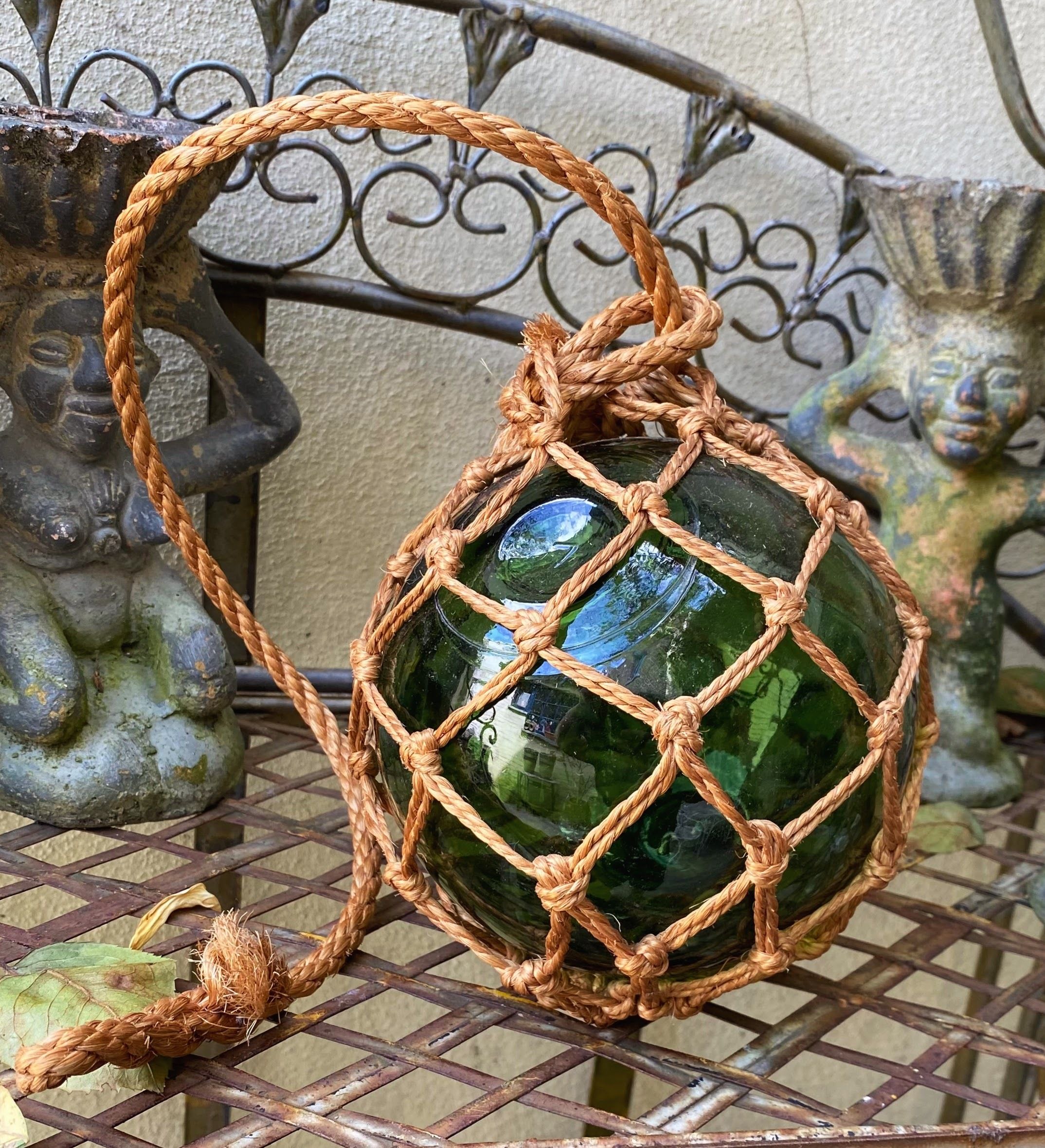 Vintage visnet dobber dik groen glas en hennepnettouw