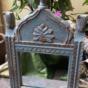 Antieke decoratief versierde houten make‑up spiegel met paardenhoofden ca. 1900