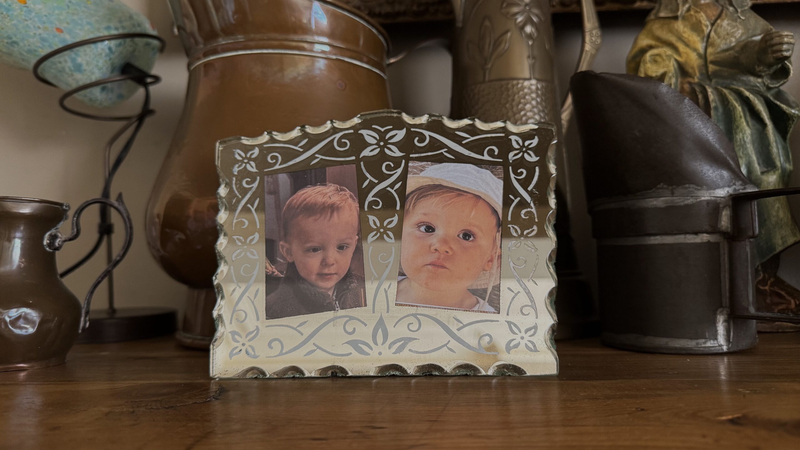 5446567966.jpg Vintage Spiegelglas Fotolijst met Gekartelde Rand – ca. 1950