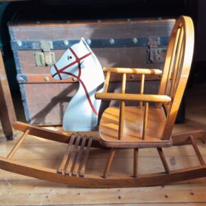 Zeldzaam vintage Torck houten schommelpaard met kinderstoel – ca. 1950